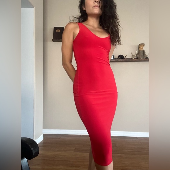 Body-con Midi  Dress - Picture 2 of 6